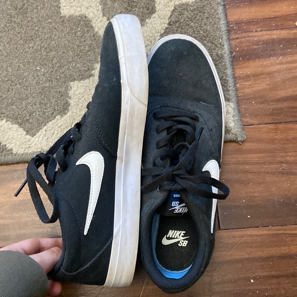 Men’s Black and white Nike Sb Charge